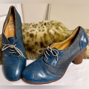 Moma Italian Made Women's Textured Blue Heeled Shoes